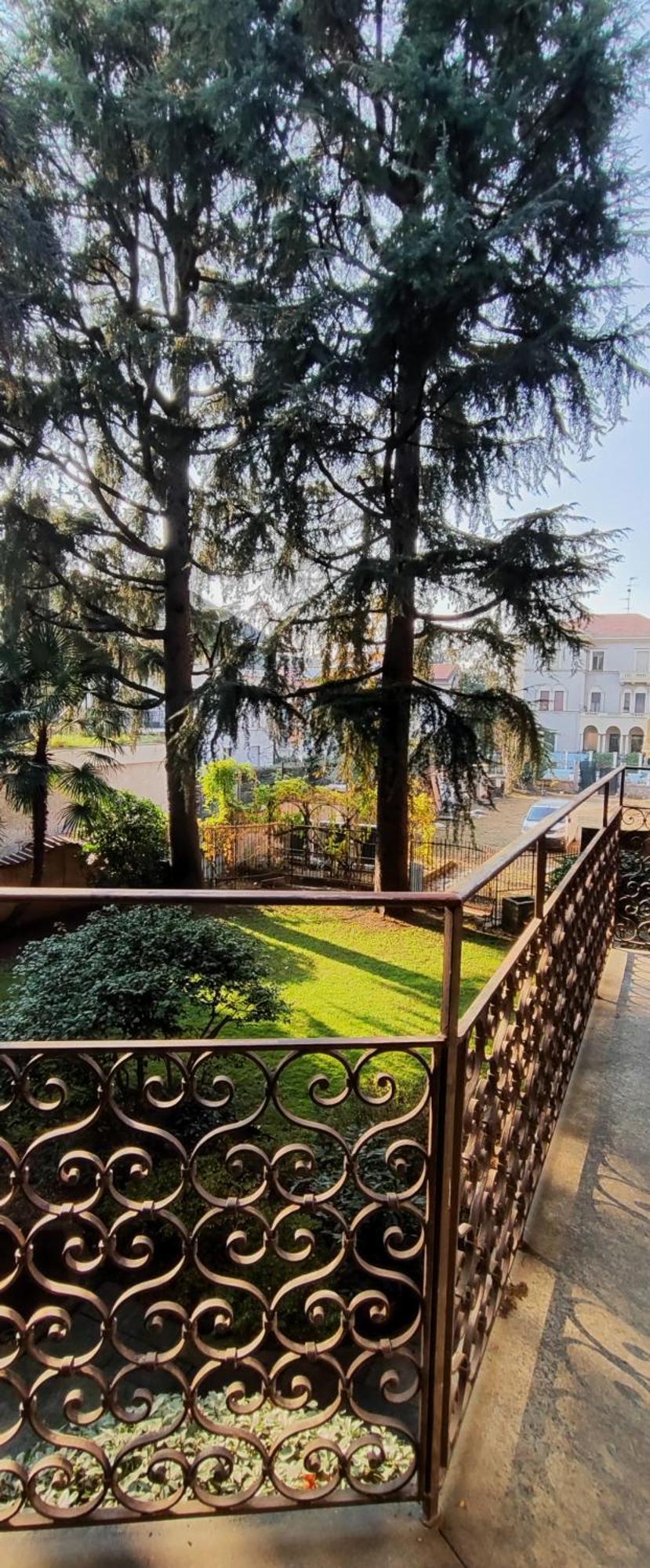 Hub 21052 Milan,lakes,mxp,a8,train Station * Busto Arsizio