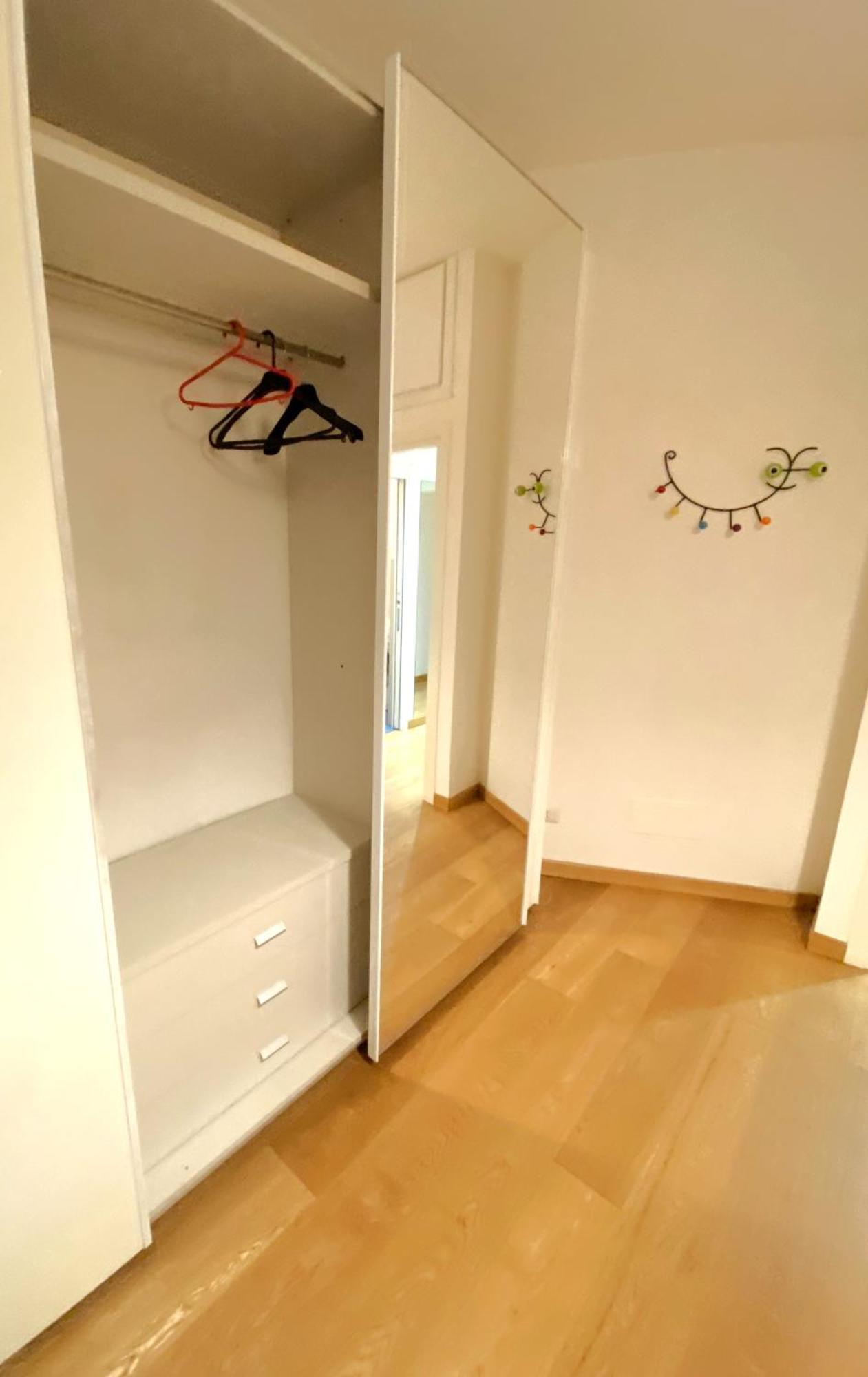 Hub 21052 Milan,lakes,mxp,a8,train Station * Busto Arsizio